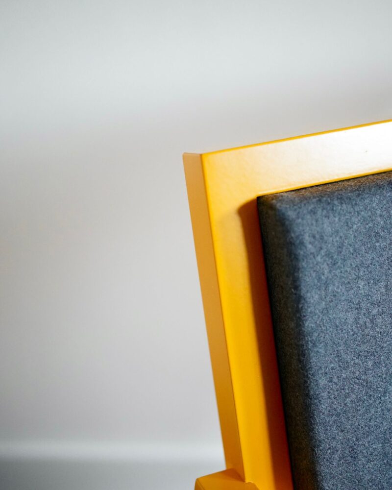 Live Slowly – Chaise à bascule en hêtre jaune