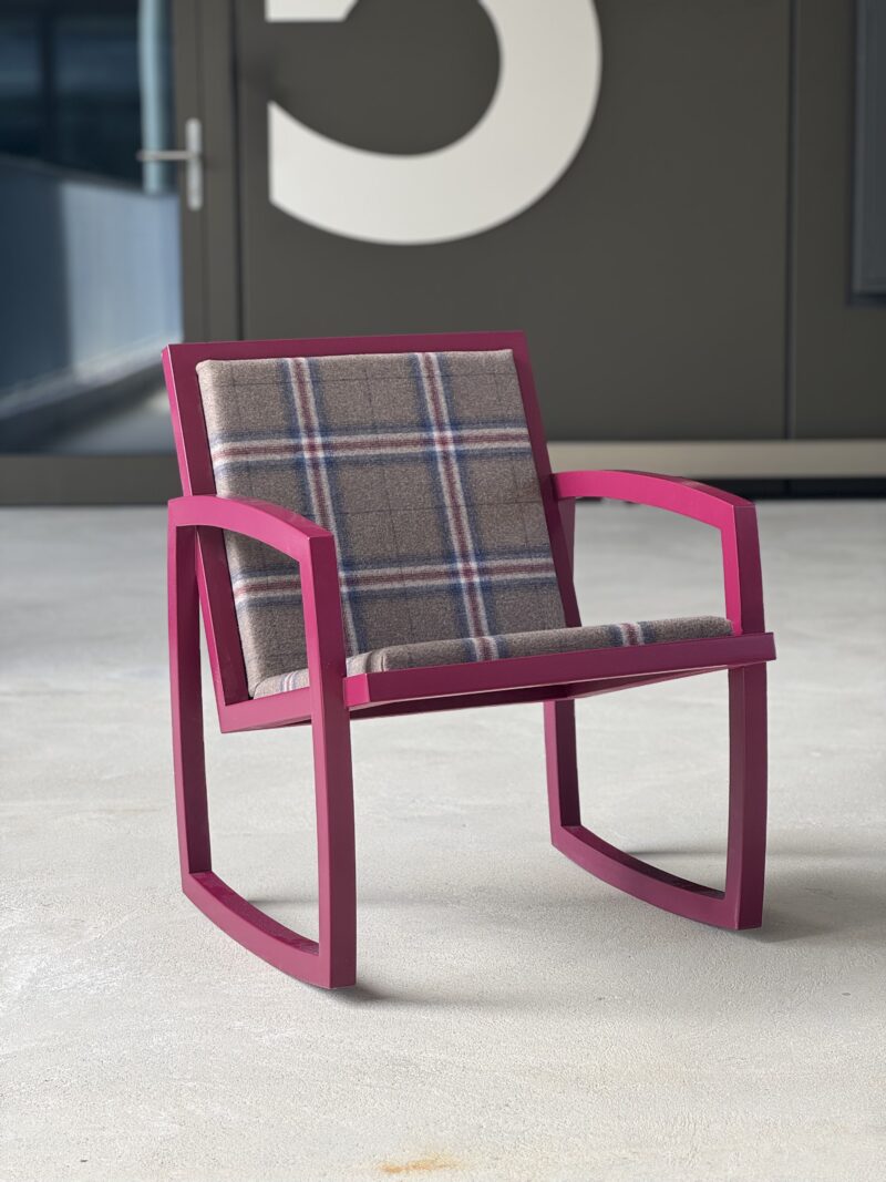 Live Slowly - Chaise à bascule en hêtre bordeau