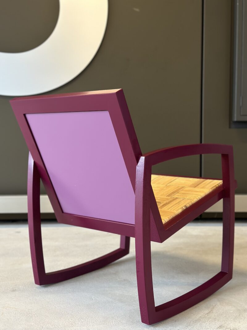Live Slowly - Chaise à bascule en hêtre bordeau – Image 4