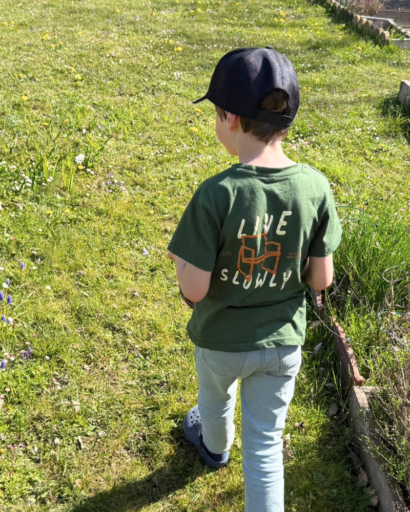 T-Shirt Enfant Live Slowly – Vert forêt