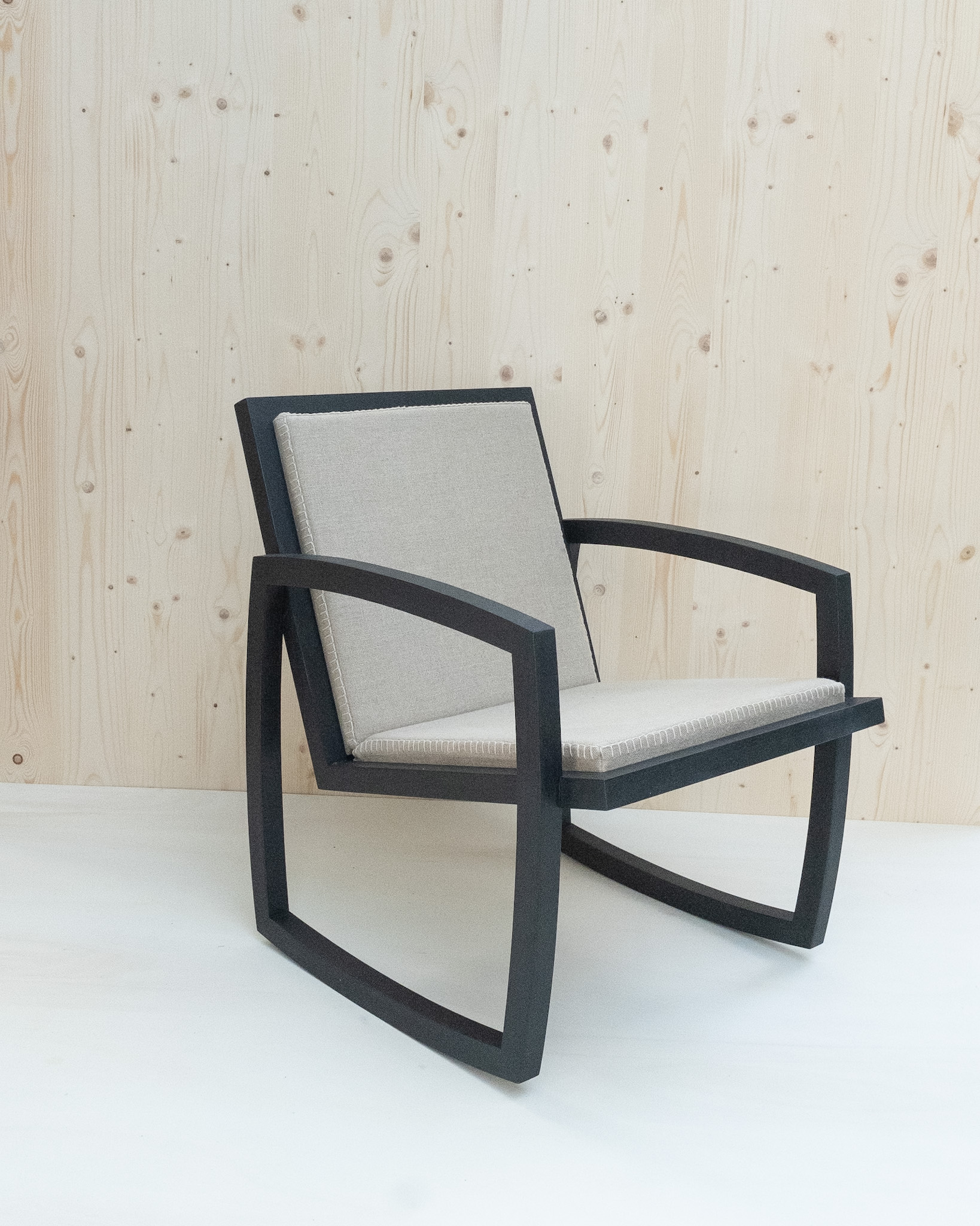 Live Slowly - Chaise à bascule en chêne - Lin Grège – Image 7