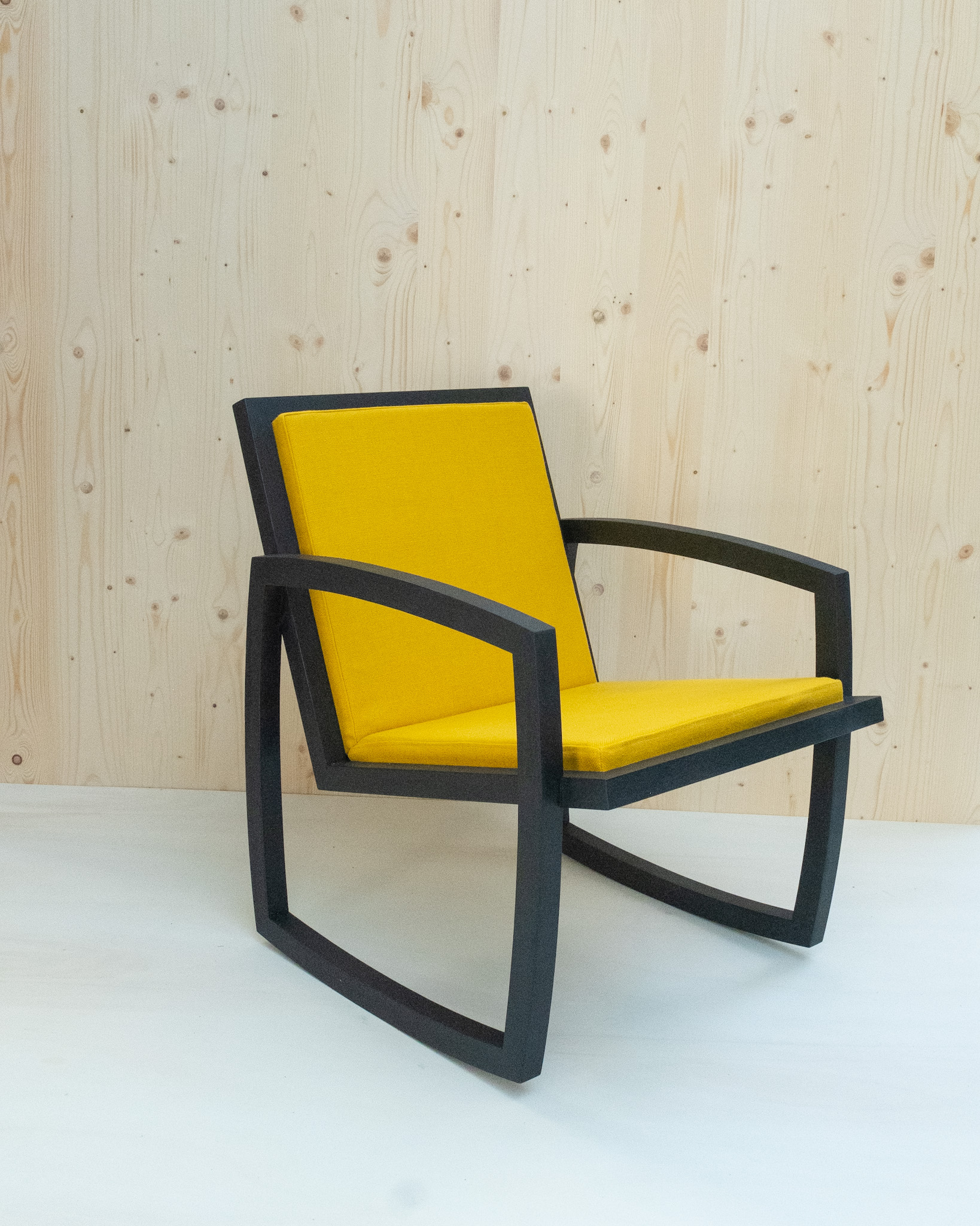 Live Slowly - Chaise à bascule en chêne - Lin Jaune – Image 2
