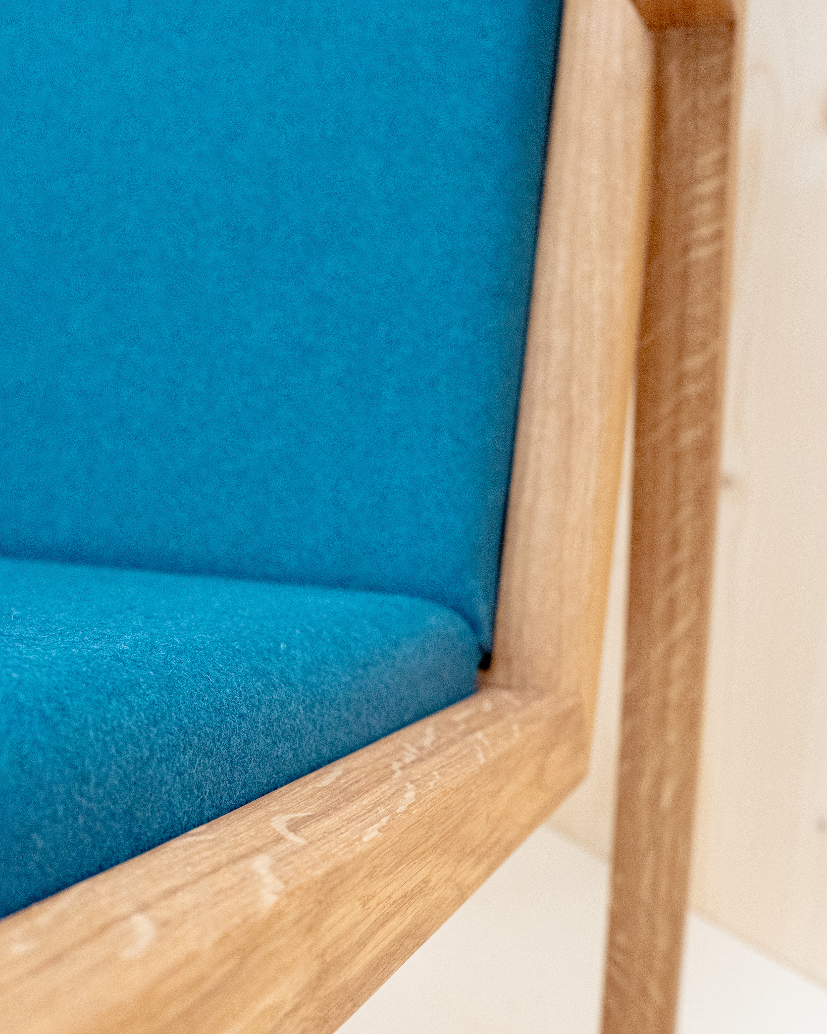 Live Slowly - Chaise à bascule en chêne - Laine Bleu – Image 4