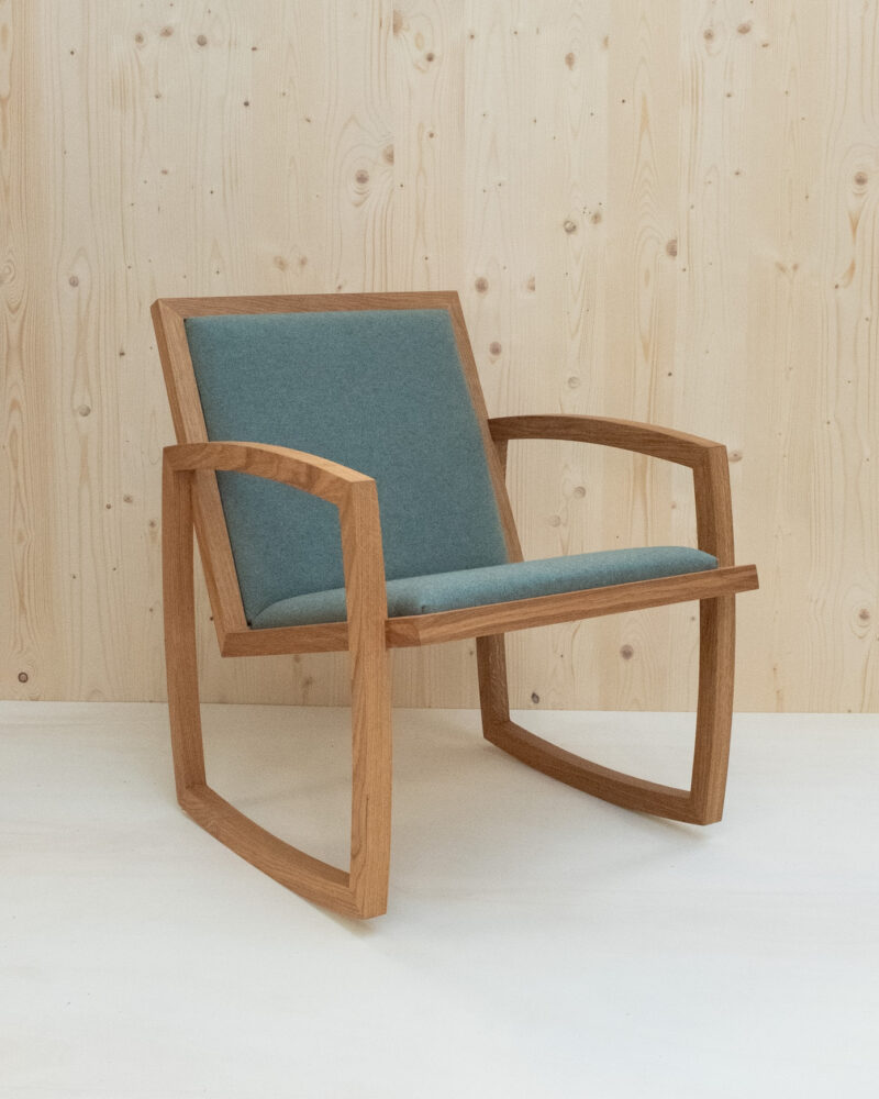 Live Slowly – Chaise à bascule en chêne – Laine Vert de gris